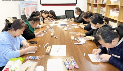 天衢新区宋官屯街道开展玻璃画DIY活动