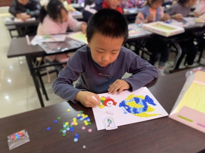 德州天衢新区袁桥镇崇文社区开展创意纽扣画活动