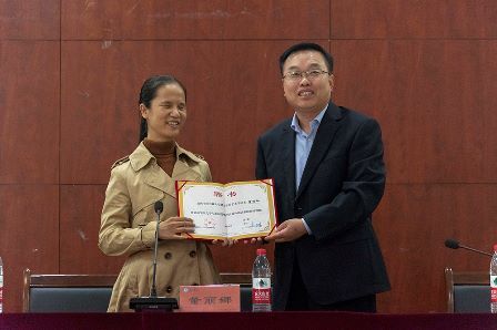 中国首位视障播音硕士董丽娜做客德州学院：用温柔且自信的声音传递“学习的力量”