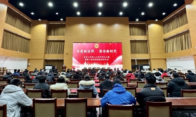 助355名农民工圆“大学梦”！农民工免费上大学开学仪式暨劳模工匠进校园宣讲报告会举办