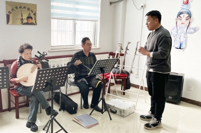 天衢新区宋官屯街道十二里庄社区举办戏曲公益课堂