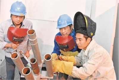 焊花中走出的“大国工匠”——“齐鲁时代楷模”程平的奋斗故事（上）