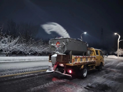 迎战暴风雪 | 德州市政：歇人不歇车  “清雪大军”连续奋战  