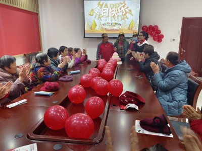 德州天衢新区袁桥镇崇德社区开展老年集体生日会活