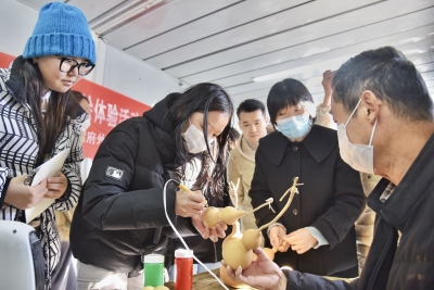 沉浸式体验中国传统文化！外国友人看德州系列活动走进陵城区