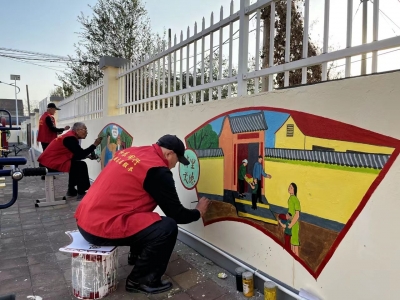 乐陵丁坞镇：七旬志愿者手绘百米美德文化墙