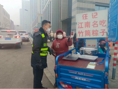 德城城管：开展校园周边市容专项整治行动  