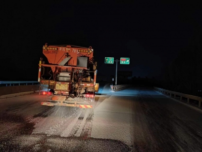 德州城管：清冰除雪保通畅