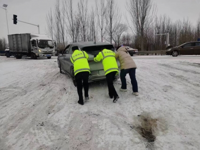 德州交通运输系统以雪为令、迅速响应，全力以赴护航群众出行安全