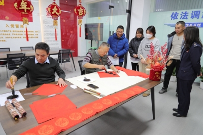福满新春 税企同心 | 德州经开税务开展送春联活动