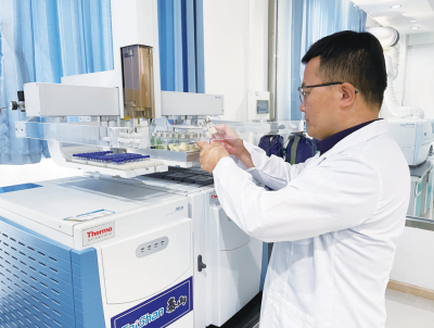 省级“发现榜样”王伟：深入车间搞生产，醉心科研勇登攀  