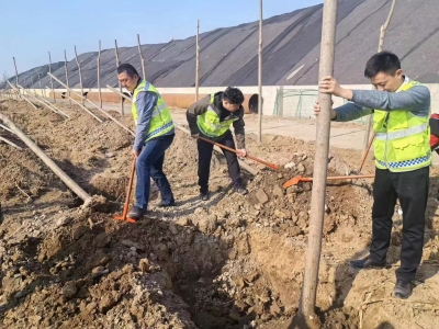 德州市公路巡查中心第一大队联合共建单位开展植树活动  