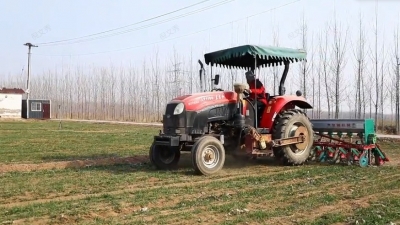 专家下田指导 农资保障充足——禹城市有序推进春耕春管 