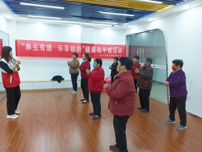 养生有道  乐享银龄|德州天衢新区袁桥镇崇文社区开展健康甩手操活动