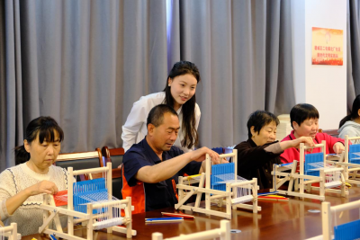 “布”期而遇体验传统织造技艺！德城区开展山东手造进社区活动