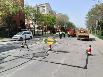 德州市政：春暖天晴忙养护  小修灌封正当时