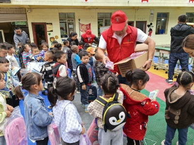 跨越2000公里的爱！德州志愿者为四川凉山的孩子送去礼物