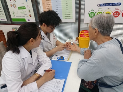 20名市民走进宜岛康中医医院｜感受中医文化 体验中医理疗