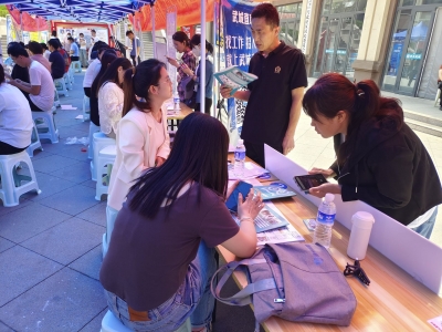 德州武城：招聘会进社区 岗位送到“家门口”  