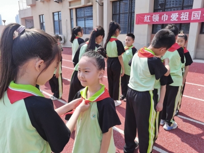 红领巾爱祖国 | 德城区堤岭小学举行少先队员入队仪式