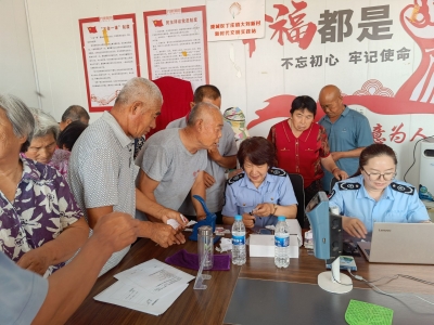 德州市派大刘新村第一书记开门办实事：公交办卡进乡村 便民服务暖人心