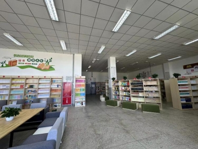 捐书逐梦！山东爱心企业向日喀则市齐鲁高中捐赠爱心图书