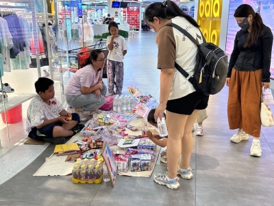 齐河县晏城街道永乐社区开展“六一”儿童节“小鬼当家”跳蚤市场活动 