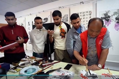 宁津县：包粽子、做香囊、绘团扇，外国友人“花样”过端午 