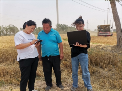 陵城区宋家镇：帮办服务下农田 助力麦收解民忧