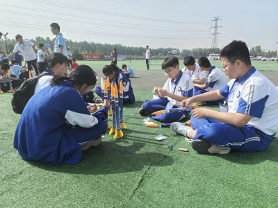 全国青少年航空航天模型教育竞赛德州市选拔赛在德百奥莱广场举行