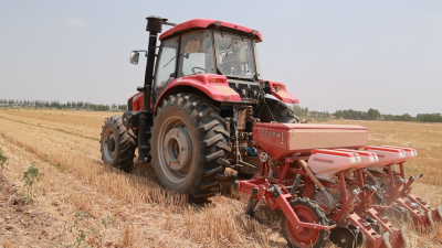 北斗导航+无人驾驶！陵城区宋家镇玉米播种尽显“科技范”