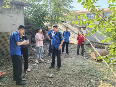 德城城管：开展违规饲养家禽家畜专项整治行动