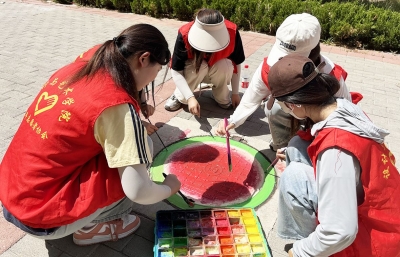 天衢新区宋官屯街道曹村社区开展“涂鸦绘文明”活动