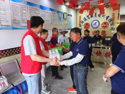 德城区交通运输局开展高温送清凉活动