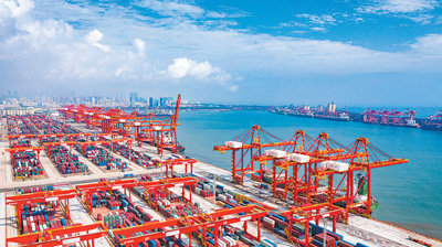 走进全球首个顺岸开放式全自动化集装箱码头山东港口集团日照港 传统港口 智慧转型