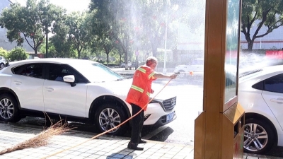 平原县：为环卫工人撑一把暑天“清凉伞” 