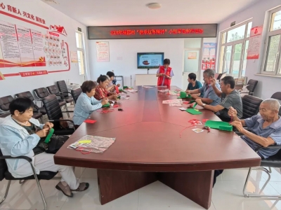 德城区黄河涯镇：开展“传承红军精神”红军包制作活动