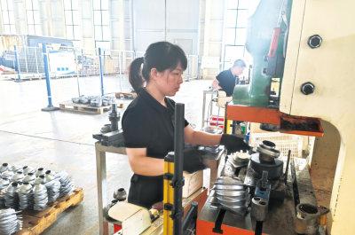 宁津县长官镇：赶制出口订单