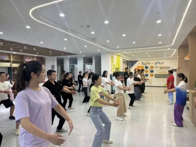 乐陵市举行健身气功·八段锦培训进社区活动