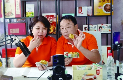 德州平原：“老刘和小韩”书记助农直播“出圈”