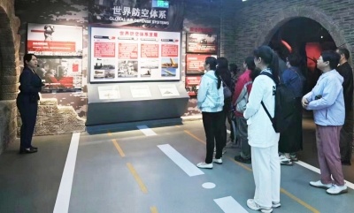 天衢新区宋官屯街道明月社区开展人防宣教馆参观活动