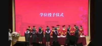 复旦大学毕业典礼袭师事件当事人被开除，已被治安拘留