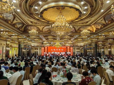 奋斗的青春最出彩 | 2024年德百集团优秀职工子女升学庆功会举行