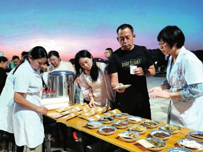 德州市中医院：中医“摆摊”送健康