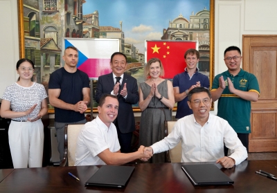 餐桌上签下50万美元订单！外商盛赞：做好人品、做好产品，这是泰山体育做到极致的源头