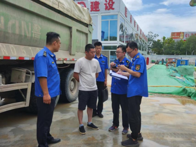 德城城管：强化渣土监管  严查抛洒滴漏  