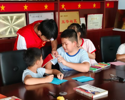 知识如雨润心田 贺卡传情谢师恩 | 德城区天衢街道西长社区开展手工贺卡制作活动