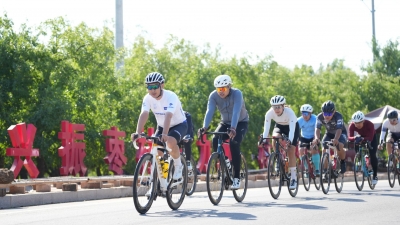 山东省万人骑行大赛乐陵站开赛，来自全国各地的270名选手骑游千年枣林