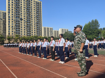 德州天衢新区尚德小学开展国防教育军训展演活动