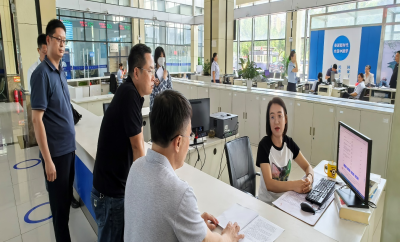 推进“高效办成一件事”走深走实 | 市住房和城乡建设局开展“我陪群众走流程”活动